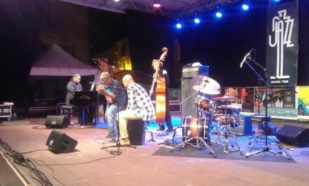 Kahil ElZabar Trio con Dwight Trible